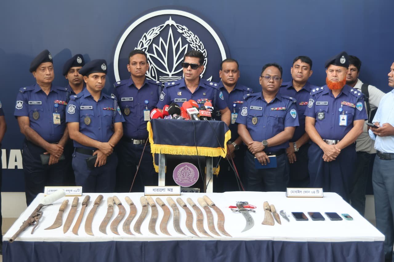 সীতাকুণ্ডে বিএনপির কর্মসূচি ঘিরে সংঘর্ষ ও অস্ত্র প্রদর্শন: কাটা বন্দুকসহ গ্রেপ্তার ৩